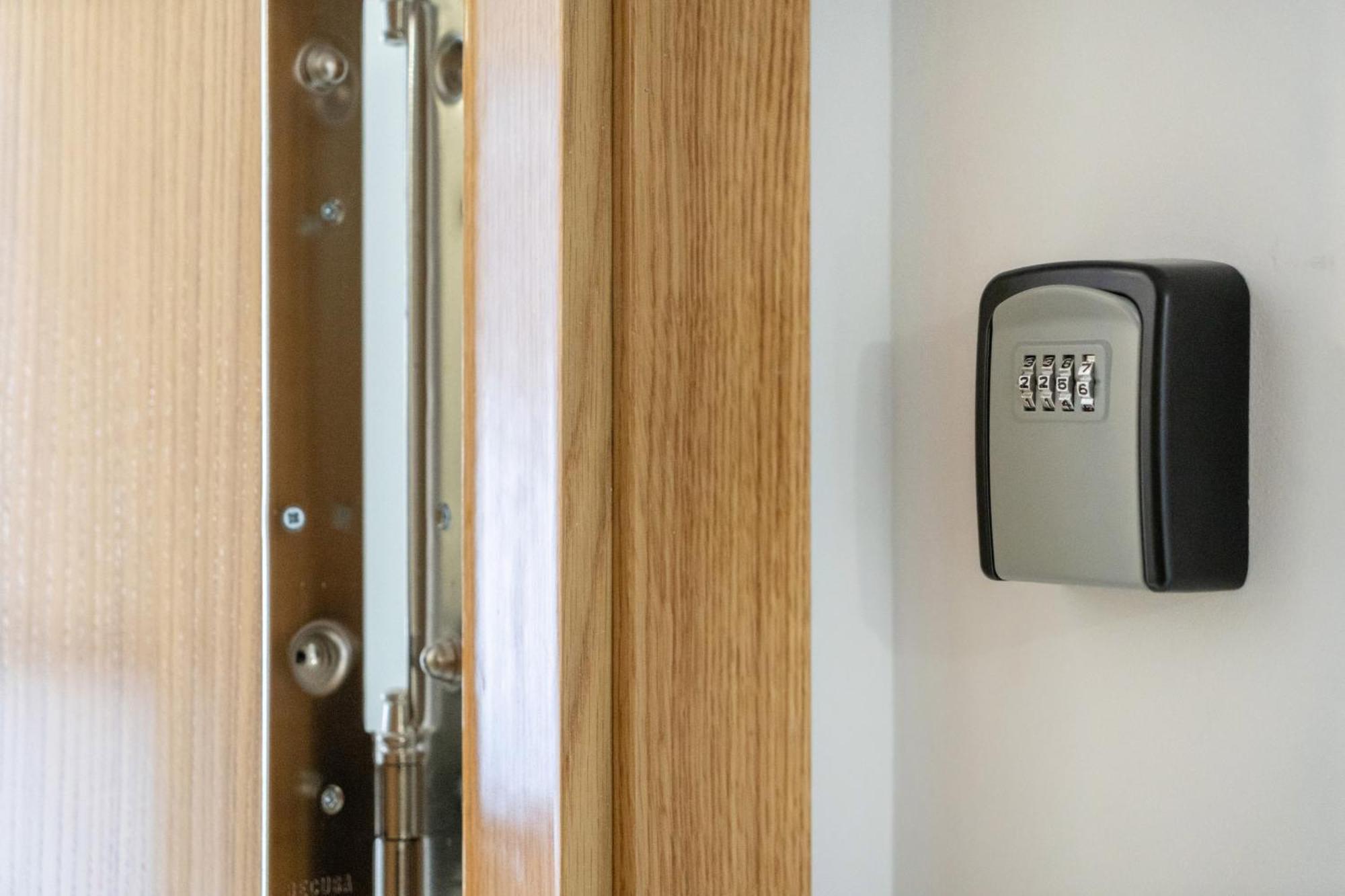 Madriver Apartamentos Reformados Con Parking Gratuito Екстер'єр фото